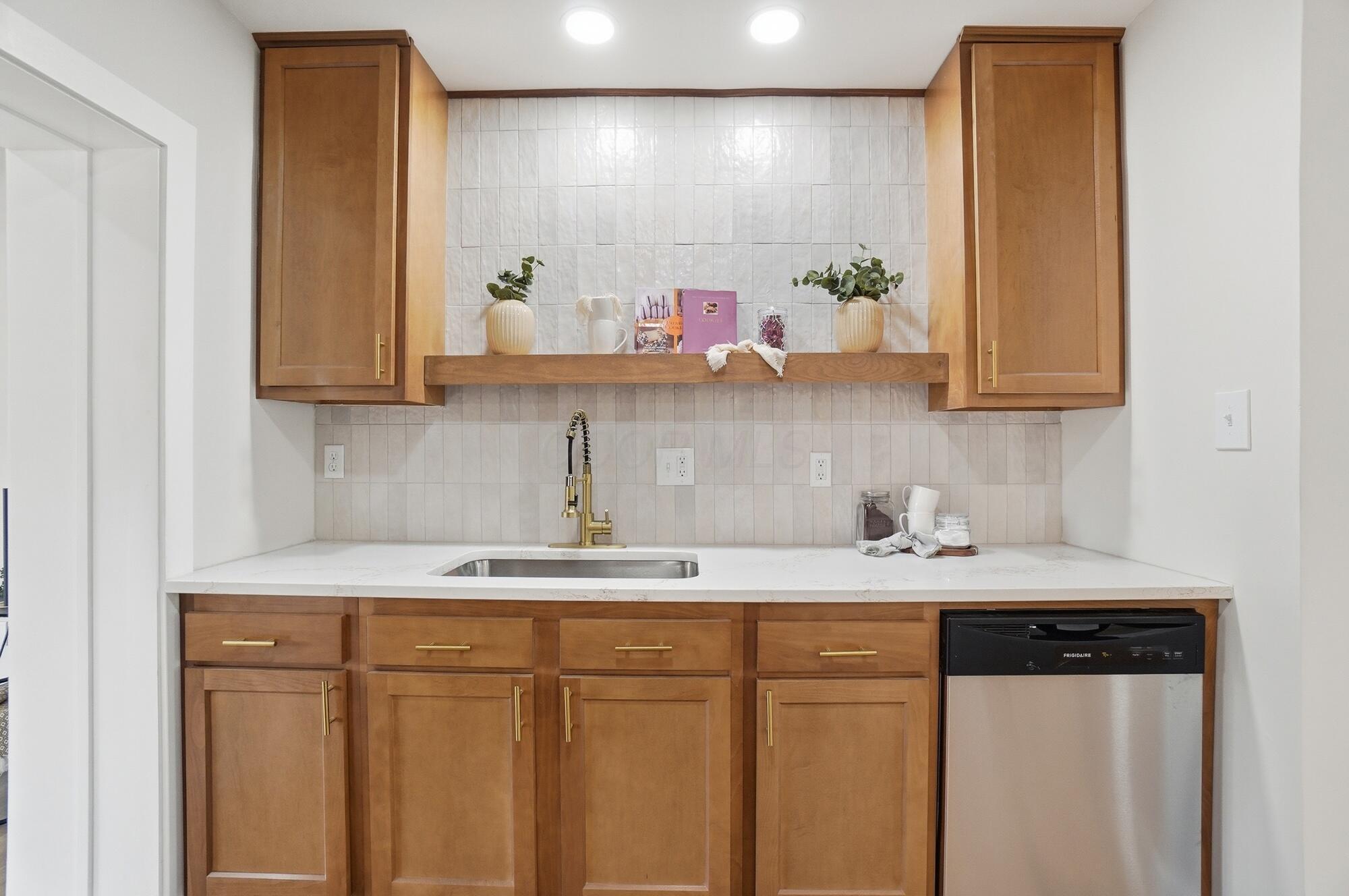 2433 Lindsay Road Columbus, OH 43207 - Photo 13 of 31