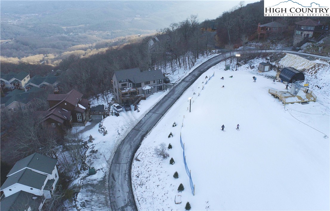 105 Skiloft Road Beech Mountain, NC 28604 - Photo 4 of 44