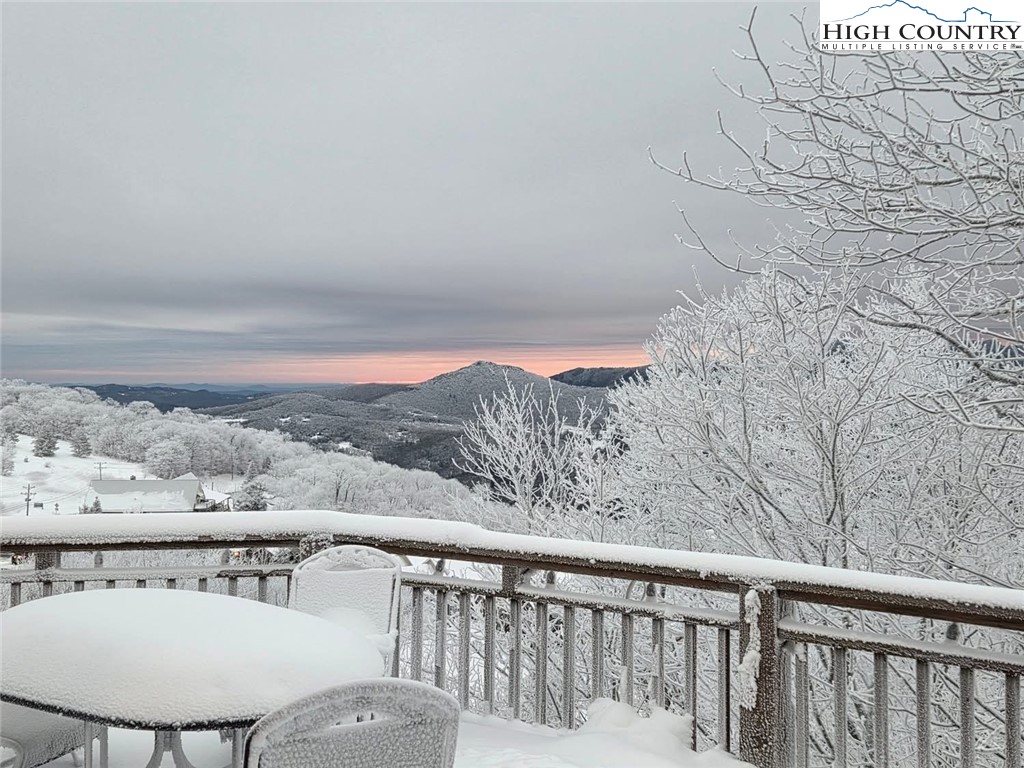 105 Skiloft Road Beech Mountain, NC 28604 - Photo 5 of 44