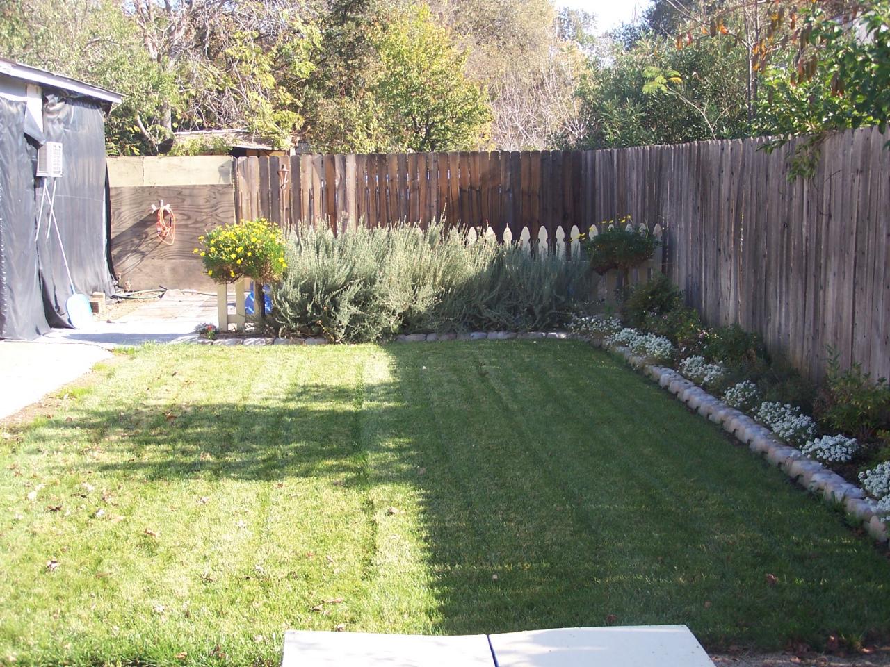 4459 East Bonnyview Road Redding, CA 96001 - Photo 9 of 10 Side yard