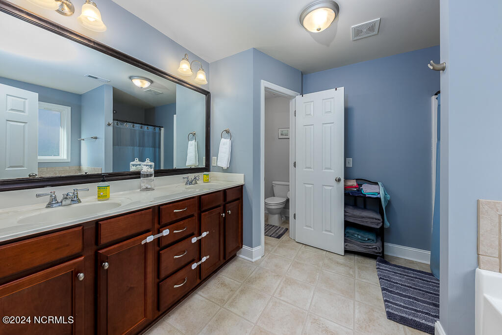 623 Edgewood Avenue Newport, NC 28570 - Photo 14 of 24 Master Bath