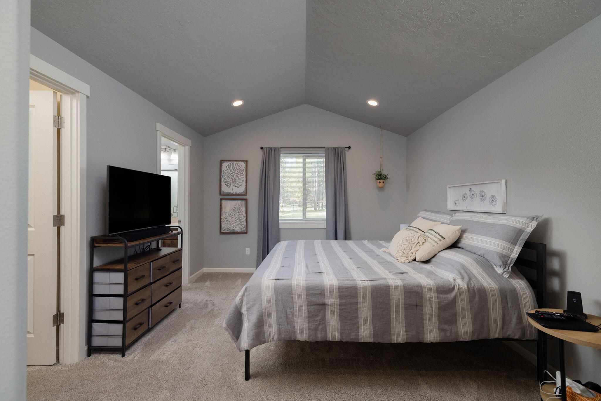 55659 Swan Road Bend, OR 97707 - Photo 12 of 32 Gallery Image 12