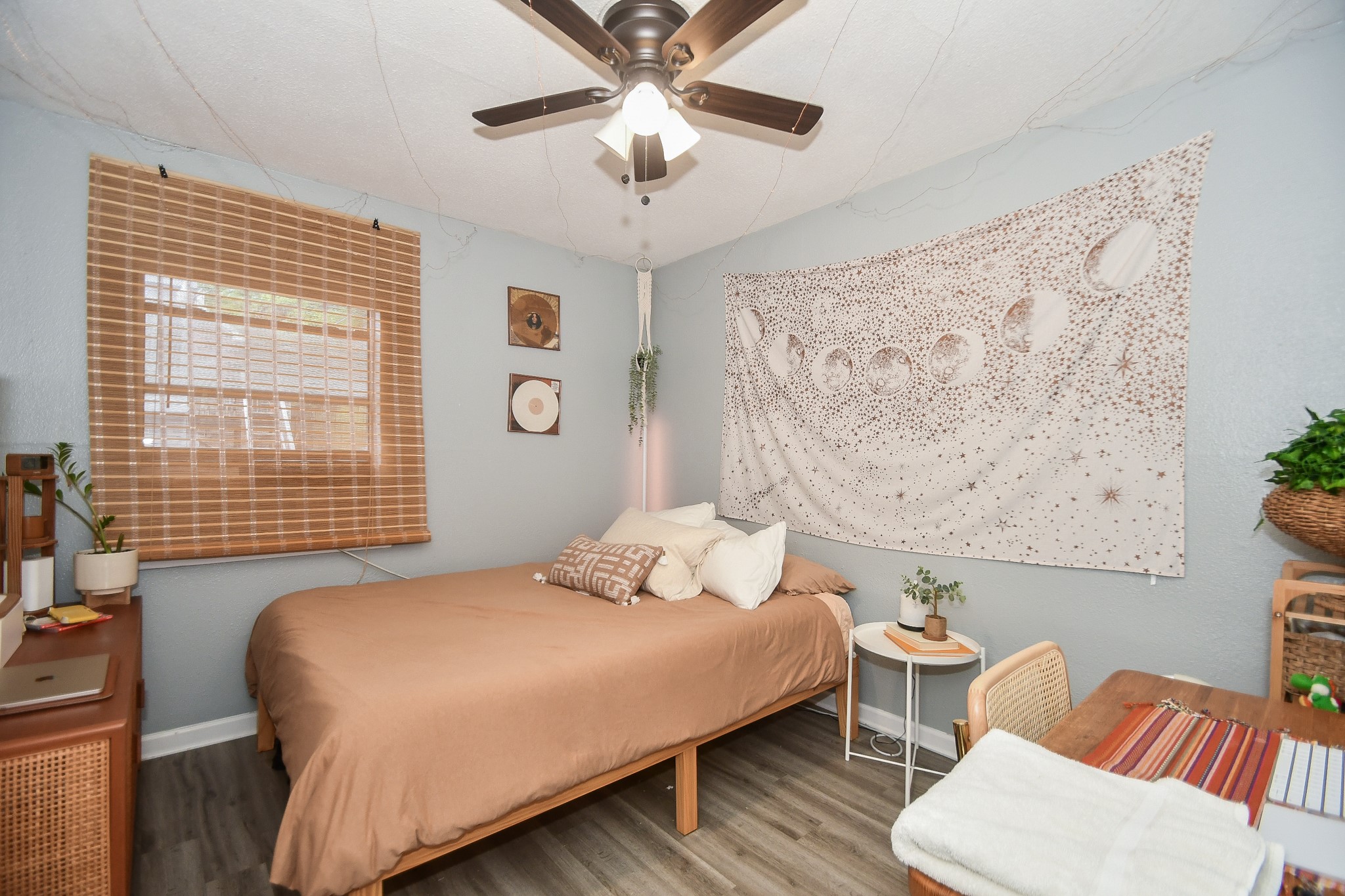 4623 Yupon Street, Unit 3 Houston, TX 77006 - Photo 10 of 18 a bedroom with a bed and a chandelier