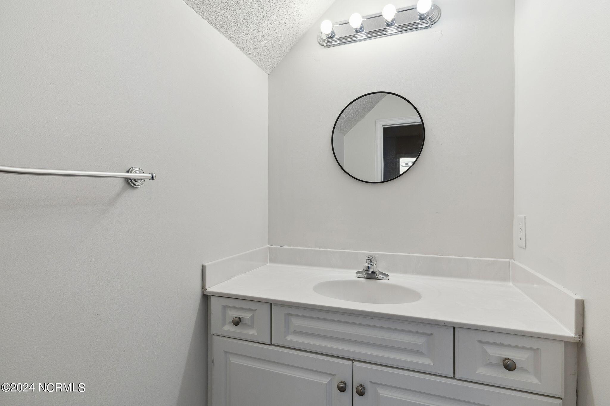 9182 Calloway Road Aberdeen, NC 28315 - Photo 22 of 32 Bathroom 3 attached to bedroom 3