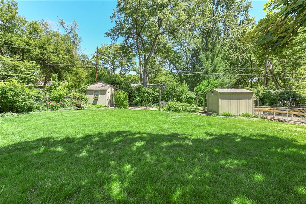 5327 Outlook Street Mission, KS 66202 - Photo 39 of 47