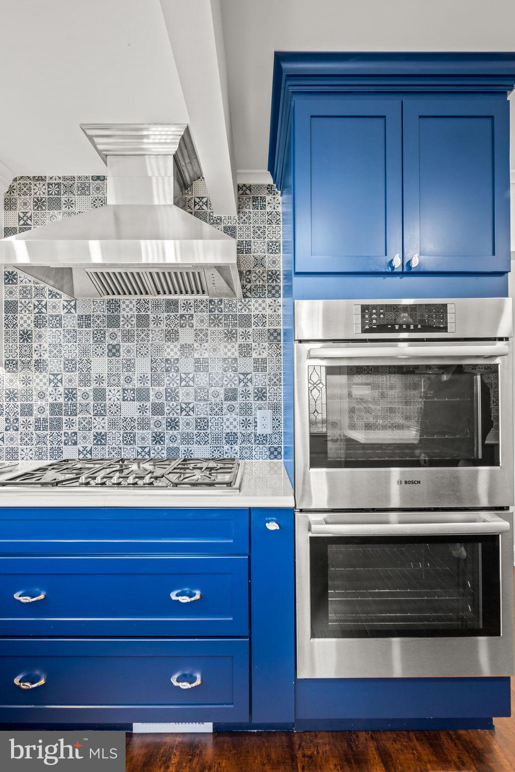 221 Brock Road Springfield, PA 19064 - Photo 14 of 33 DOUBLE WALL OVENS