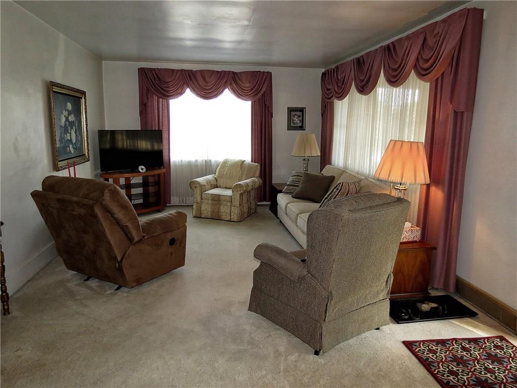 1921 Ridge Rd Extension Economy, PA 15003 - Photo 11 of 24 Livingroom