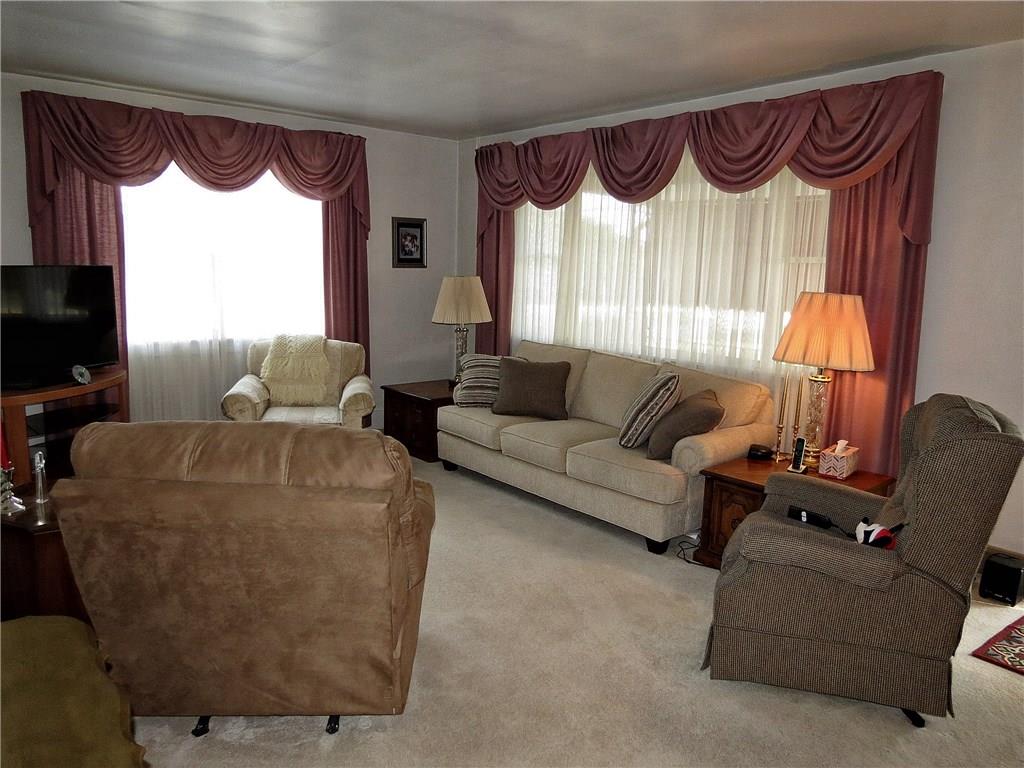 1921 Ridge Rd Extension Economy, PA 15003 - Photo 9 of 24 20X13 Livingroom