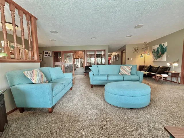 $570,000 | 25101 State Hwy EE, Maryville, MO 64468