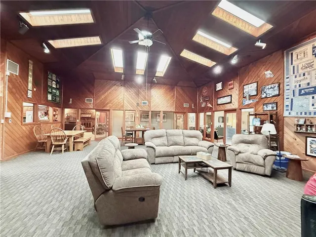 $570,000 | 25101 State Hwy EE, Maryville, MO 64468