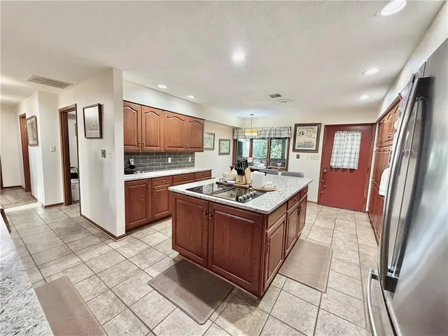 $570,000 | 25101 State Hwy EE, Maryville, MO 64468