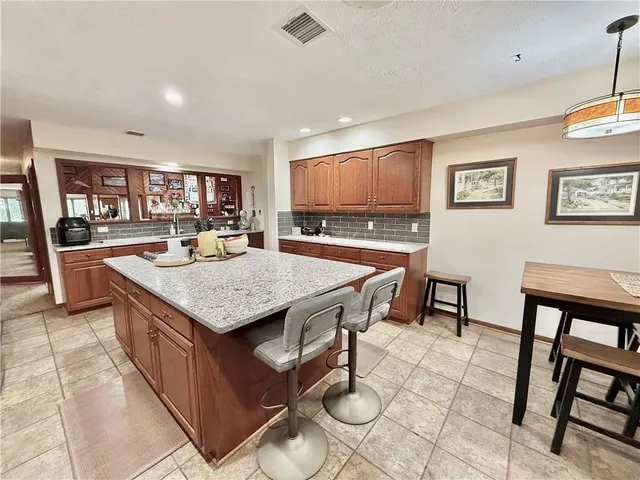 $570,000 | 25101 State Hwy EE, Maryville, MO 64468