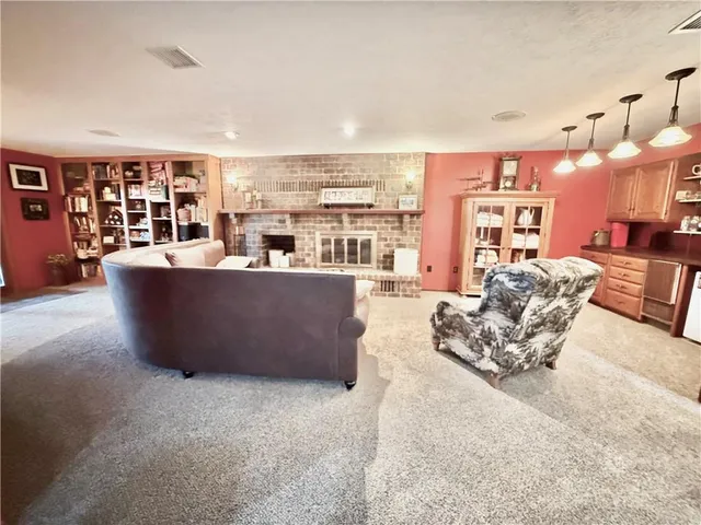 $570,000 | 25101 State Hwy EE, Maryville, MO 64468