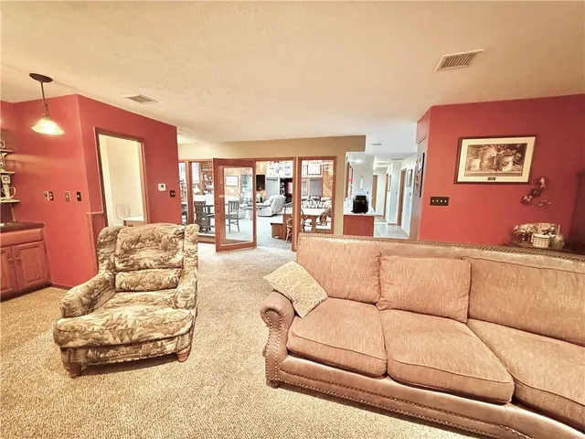 $570,000 | 25101 State Hwy EE, Maryville, MO 64468