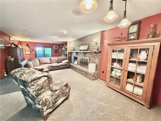 $570,000 | 25101 State Hwy EE, Maryville, MO 64468