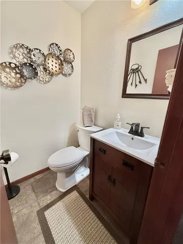 $570,000 | 25101 State Hwy EE, Maryville, MO 64468