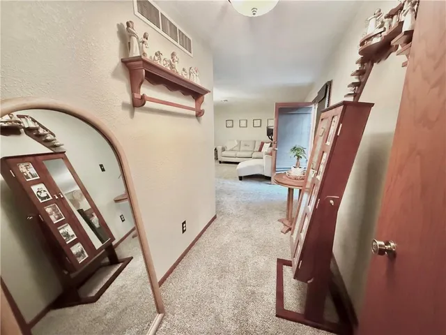 $570,000 | 25101 State Hwy EE, Maryville, MO 64468