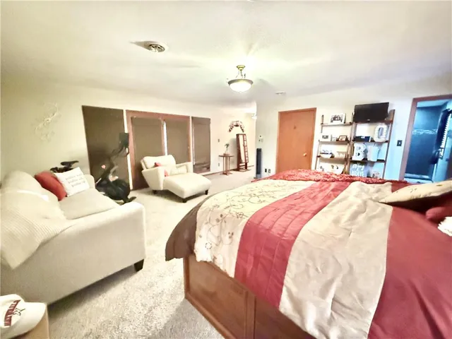 $570,000 | 25101 State Hwy EE, Maryville, MO 64468