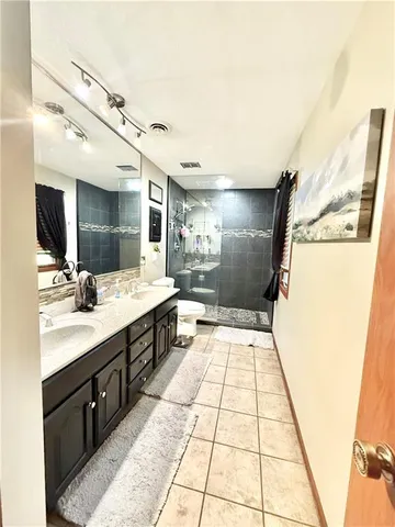 $570,000 | 25101 State Hwy EE, Maryville, MO 64468