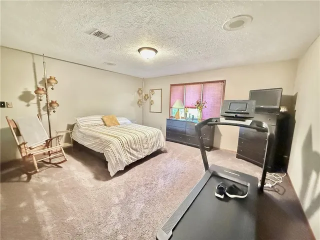 $570,000 | 25101 State Hwy EE, Maryville, MO 64468