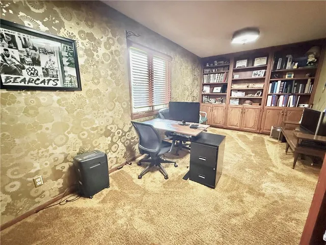 $570,000 | 25101 State Hwy EE, Maryville, MO 64468