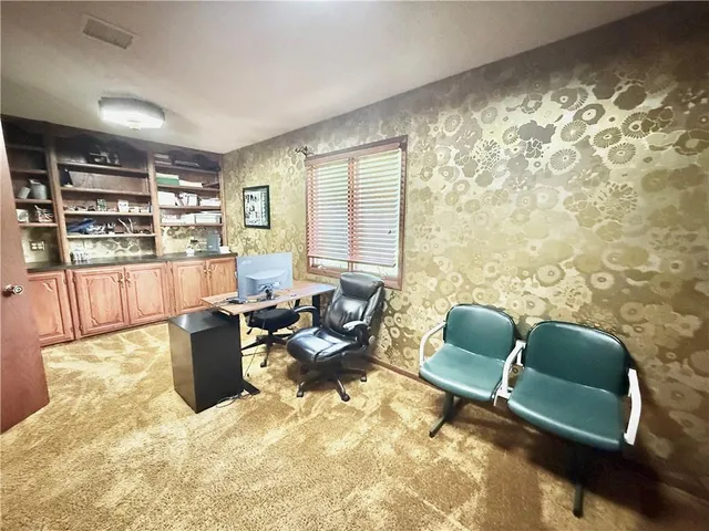 $570,000 | 25101 State Hwy EE, Maryville, MO 64468