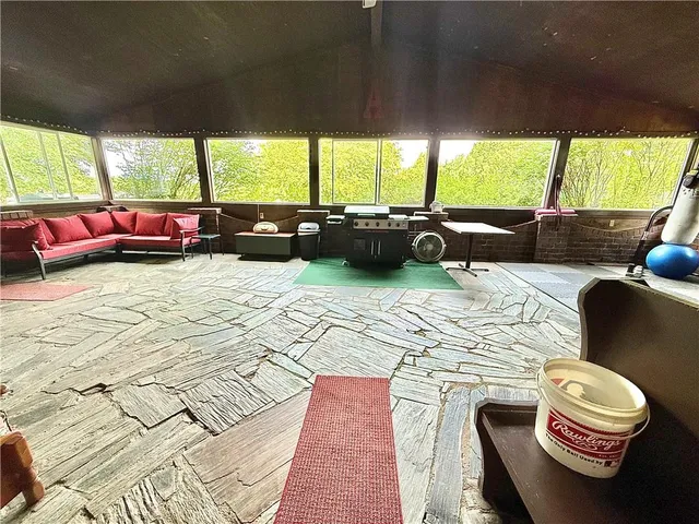 $570,000 | 25101 State Hwy EE, Maryville, MO 64468