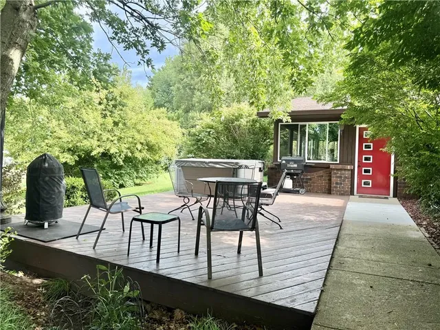 $570,000 | 25101 State Hwy EE, Maryville, MO 64468