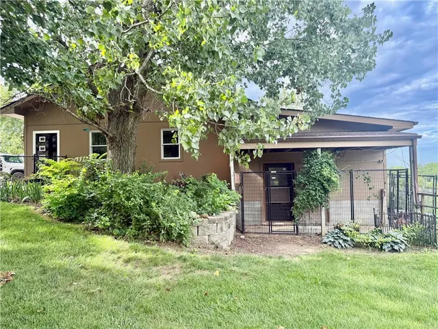 $570,000 | 25101 State Hwy EE, Maryville, MO 64468