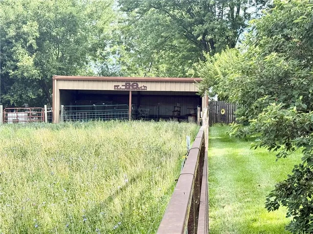 $570,000 | 25101 State Hwy EE, Maryville, MO 64468