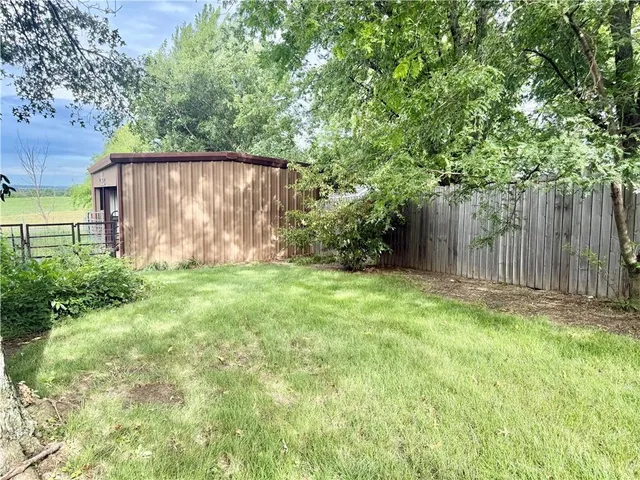 $570,000 | 25101 State Hwy EE, Maryville, MO 64468