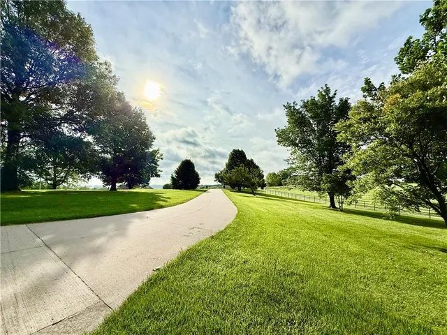 $570,000 | 25101 State Hwy EE, Maryville, MO 64468