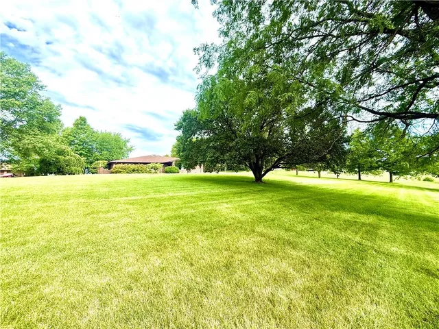 $570,000 | 25101 State Hwy EE, Maryville, MO 64468