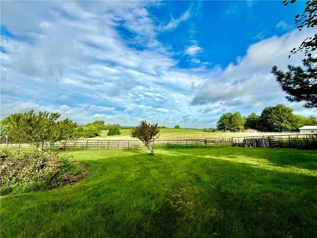 $570,000 | 25101 State Hwy EE, Maryville, MO 64468