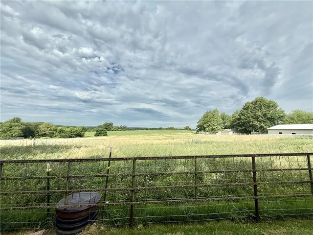 $570,000 | 25101 State Hwy EE, Maryville, MO 64468