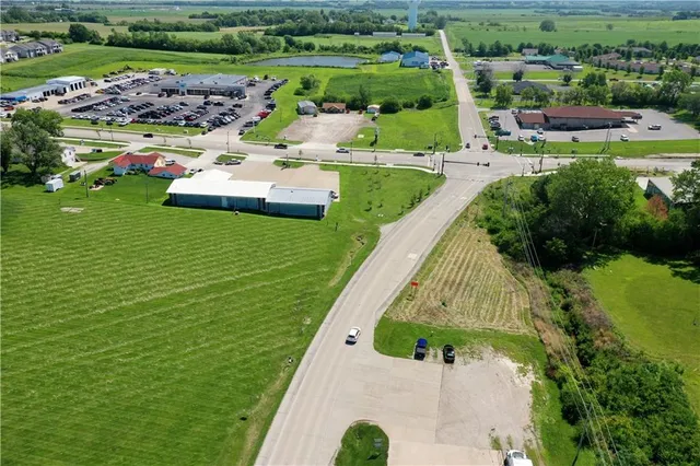 $570,000 | 25101 State Hwy EE, Maryville, MO 64468