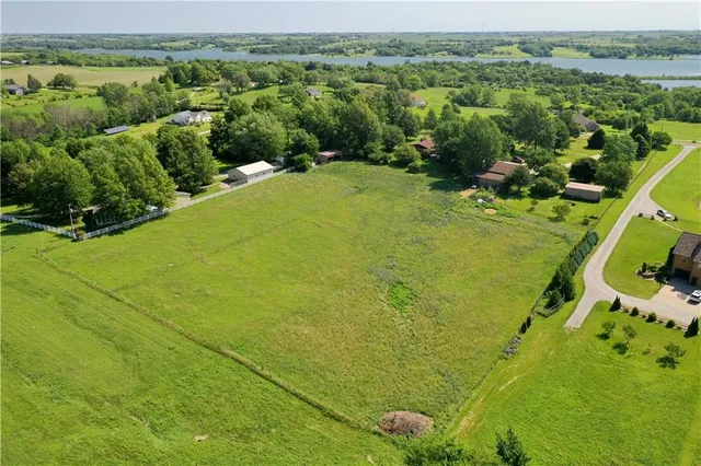 $570,000 | 25101 State Hwy EE, Maryville, MO 64468