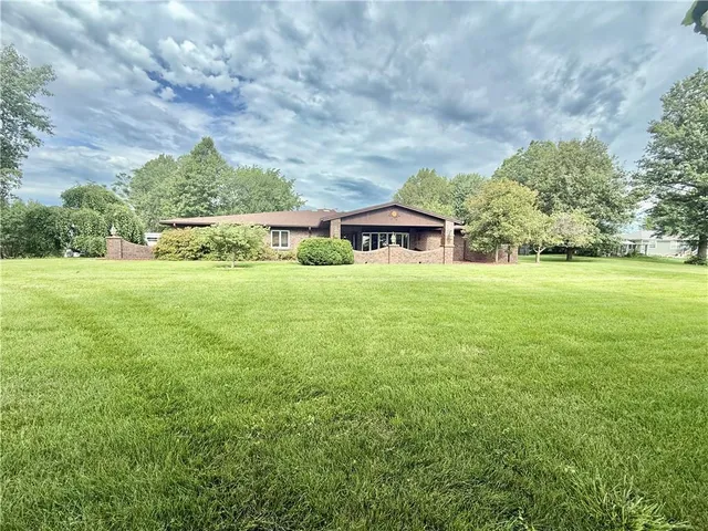 $570,000 | 25101 State Hwy EE, Maryville, MO 64468