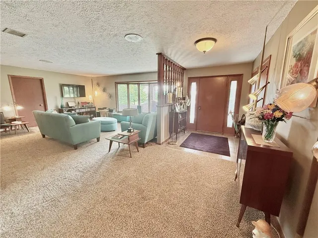 $570,000 | 25101 State Hwy EE, Maryville, MO 64468