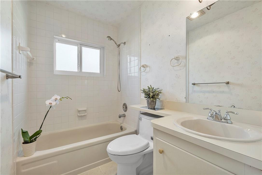 6419 Hitchin Post Way Delray Beach, FL 33484 - Photo 25 of 33 a bathroom with a sink a toilet and a bathtub