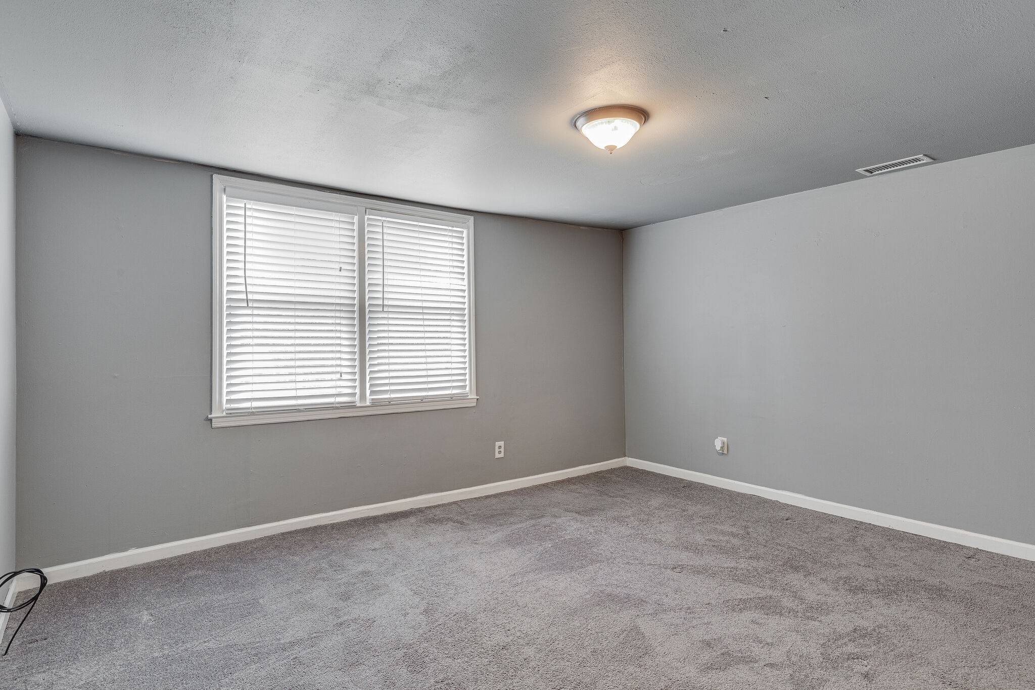 675 Holloway Road Lebanon, TN 37090 - Photo 17 of 32 an empty room with a window