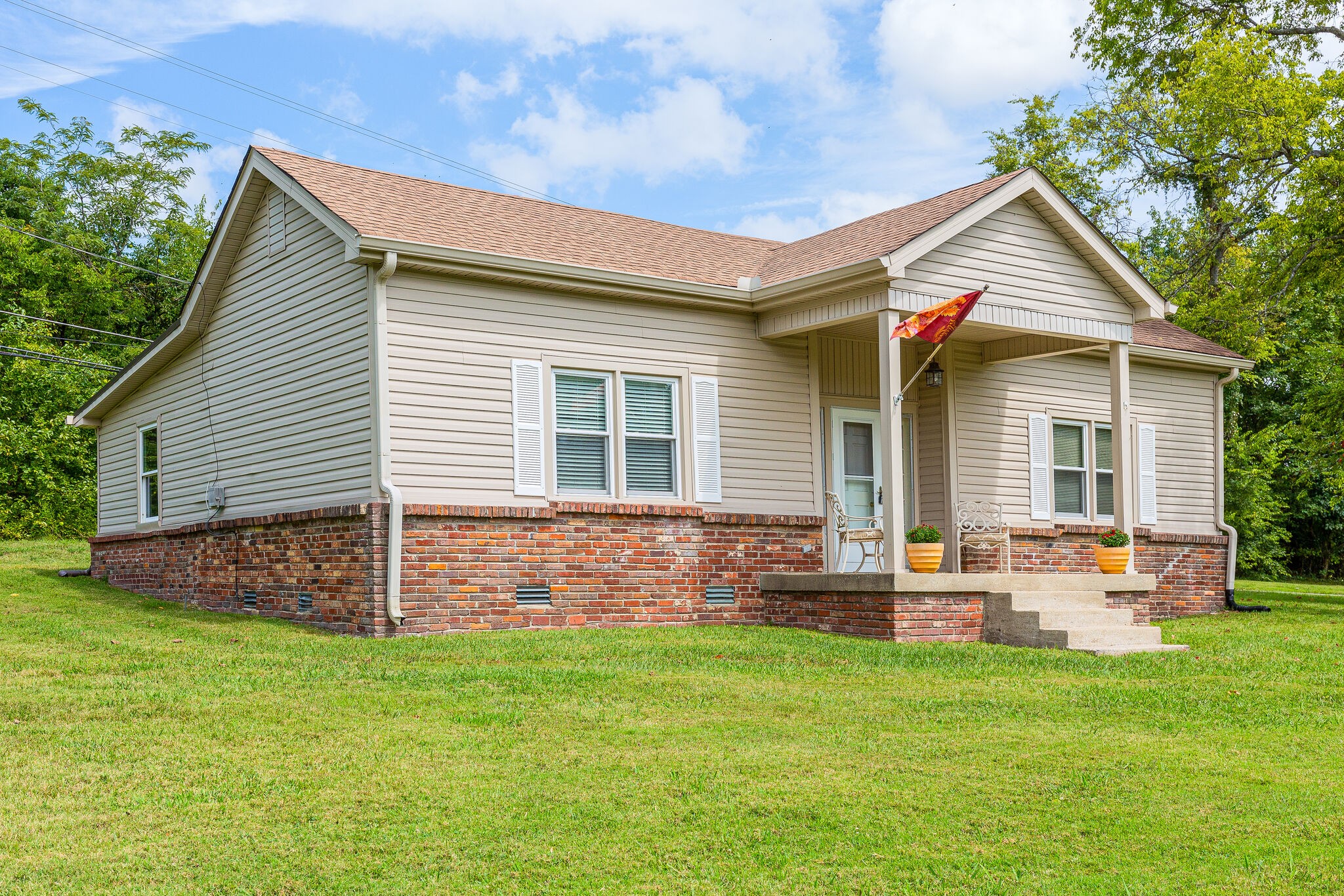 675 Holloway Road Lebanon, TN 37090 - Photo 2 of 32 a front view of house with yard and outdoor seating