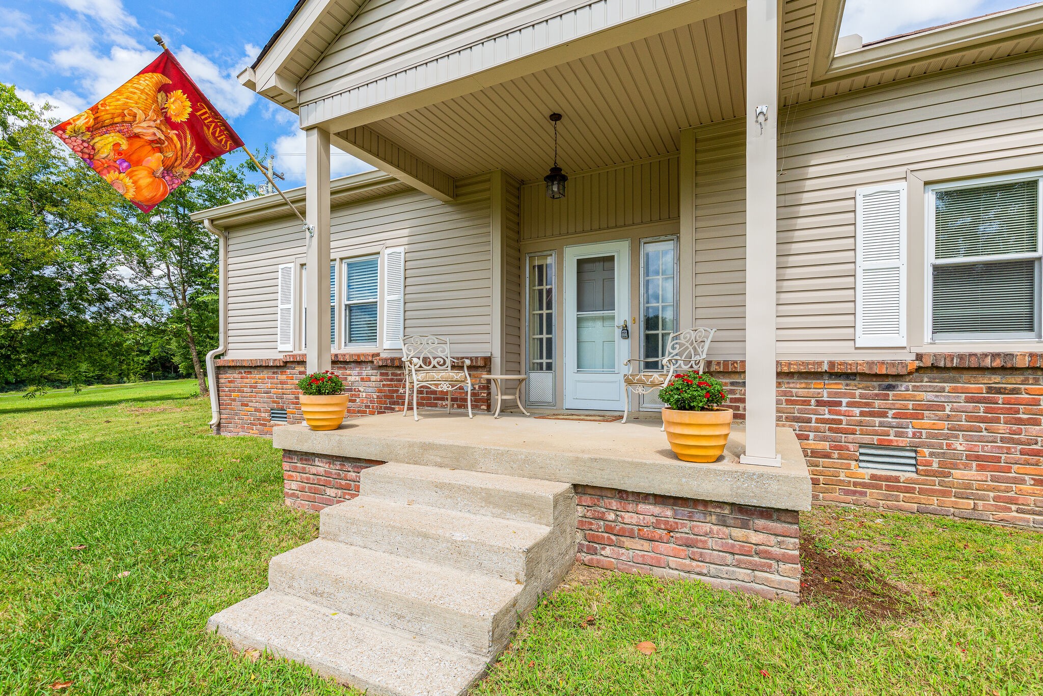 675 Holloway Road Lebanon, TN 37090 - Photo 5 of 32 a view of a house with backyard and sitting area