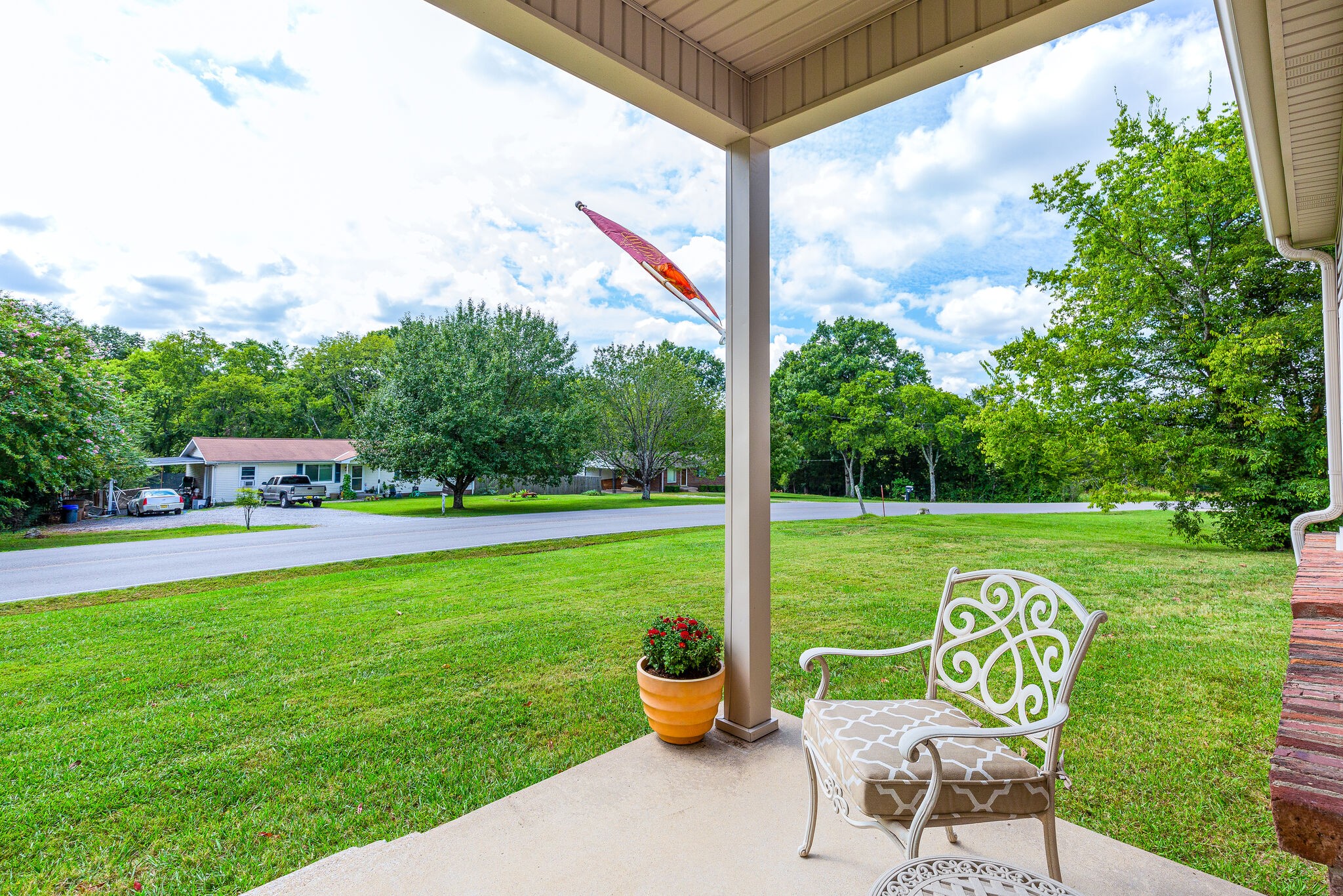 675 Holloway Road Lebanon, TN 37090 - Photo 6 of 32 a view of a table and chairs in the garden