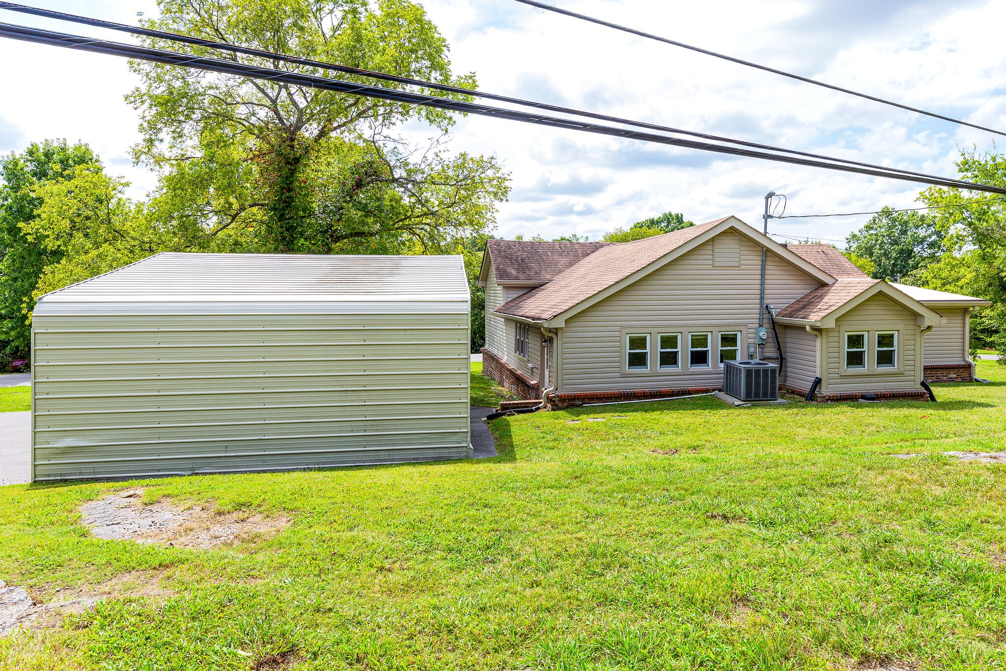 675 Holloway Road Lebanon, TN 37090 - Photo 9 of 32 a view of a house with a yard
