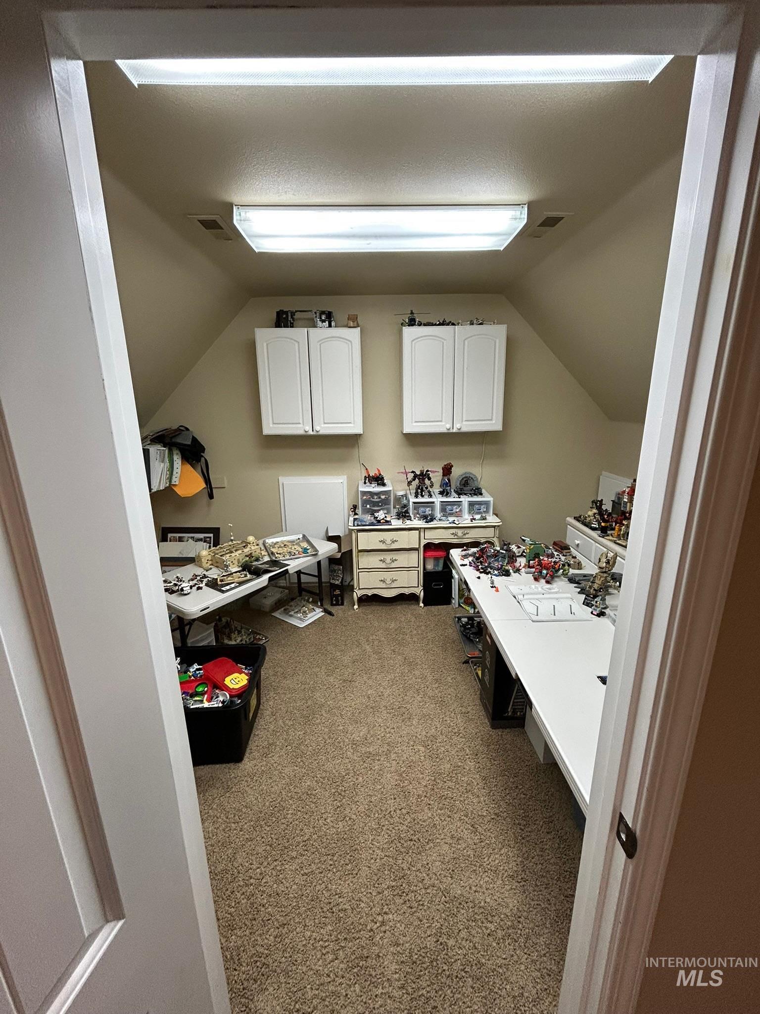 3091 Echo Road Nyssa, OR 97913 - Photo 15 of 36 Spacious closet featuring carpet and lofted ceiling