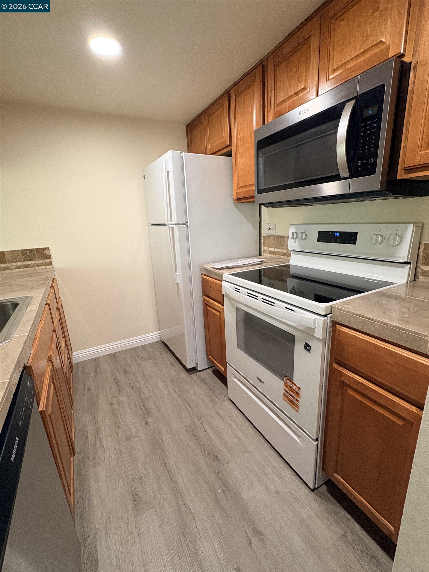 5451 Roundtree Place, Unit F Concord, CA 94521 - Photo 9 of 22