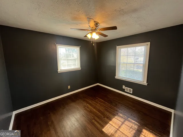 a view of empty room with window