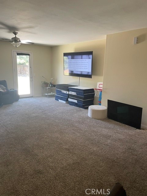8011 Amber Creek Road Bakersfield, CA 93313 - Photo 3 of 8 Living Room