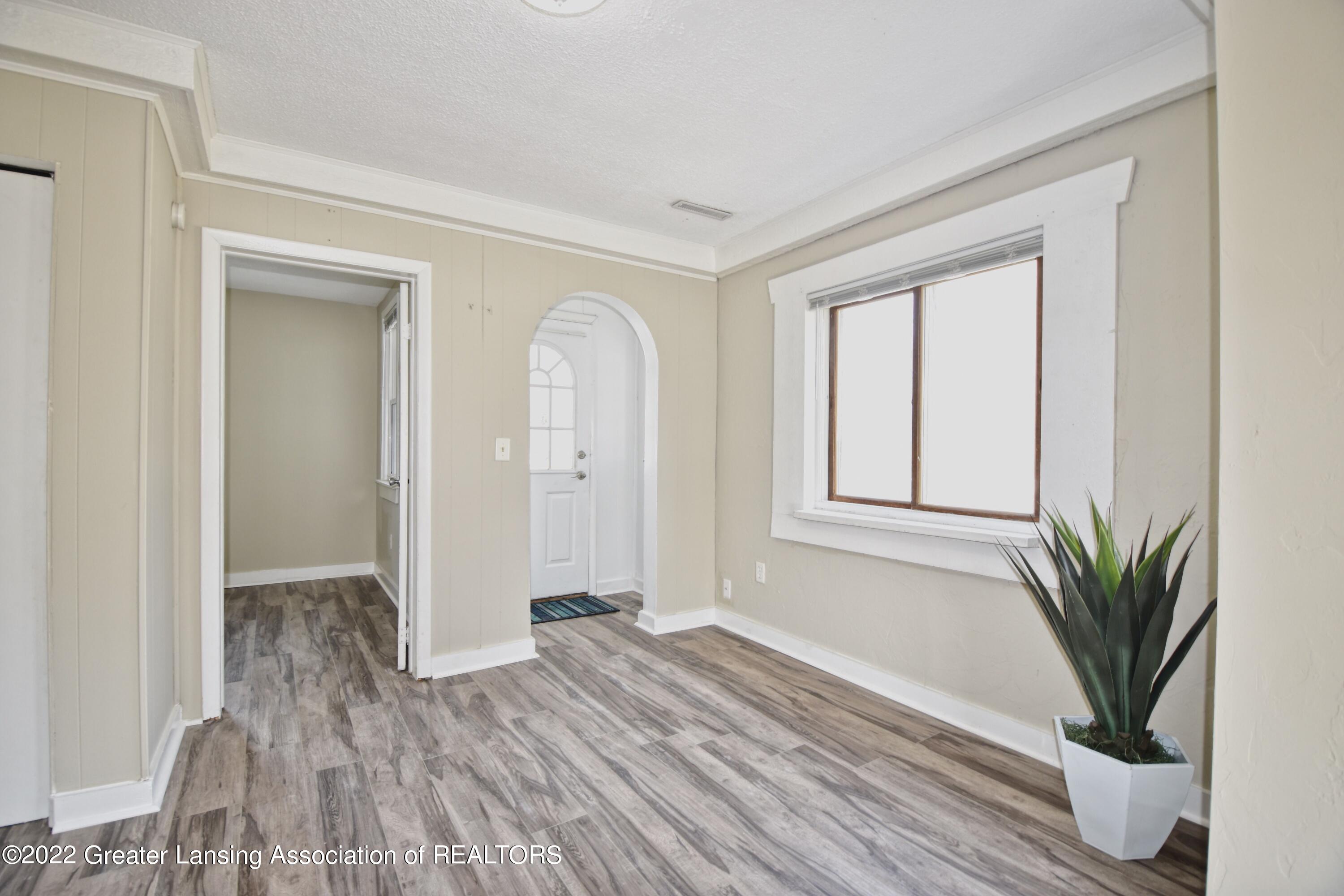 6228 Grovenburg Road Lansing, MI 48911 - Photo 6 of 35 9